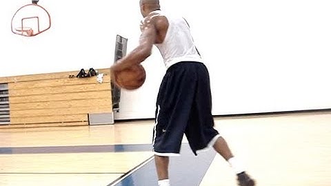 Dre Baldwin: One-Hand-Under Double Cross Pullup Jumper Pt. 1 | Signature Scoring Moves