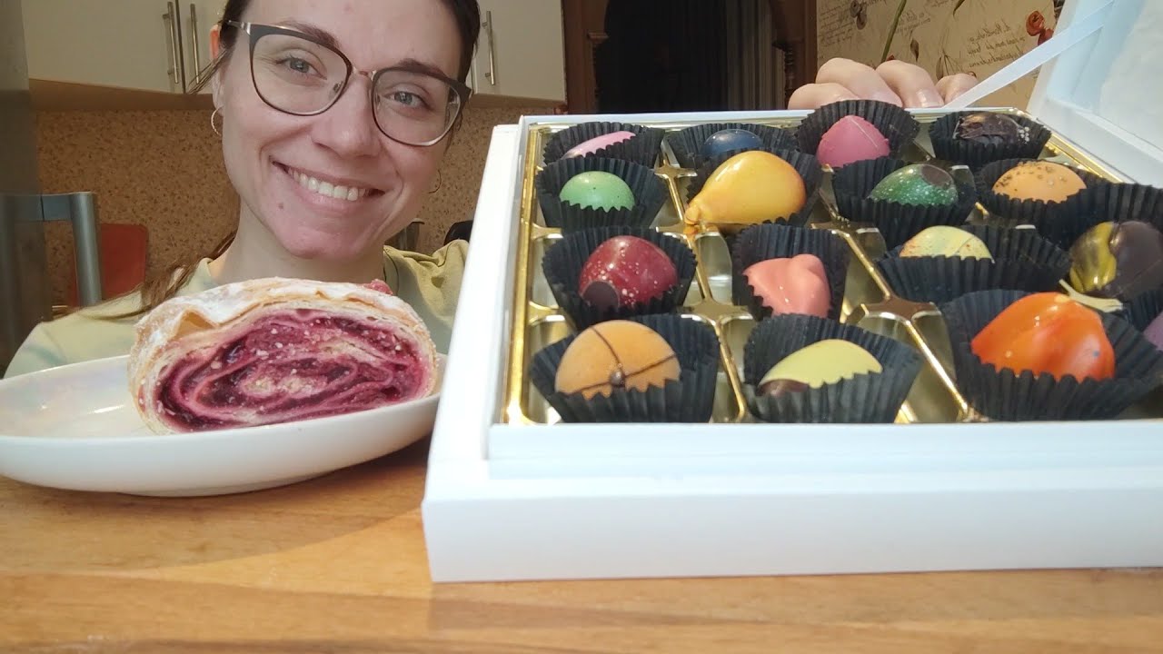 Конфеты 🍓🍫 мукбанг / вишневый 🍒 штрудель / сладкое - YouTube