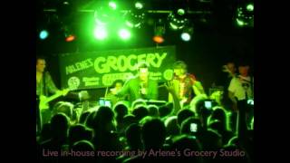 Jim Carrey Covers Bullets With Butterfly Wings at Arlene's Grocery - The Real Video