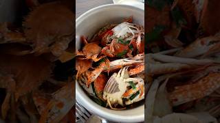 Fresh crab delivery to our step! 🦀🛵                           #shorts #shortvideo #youtubeshorts