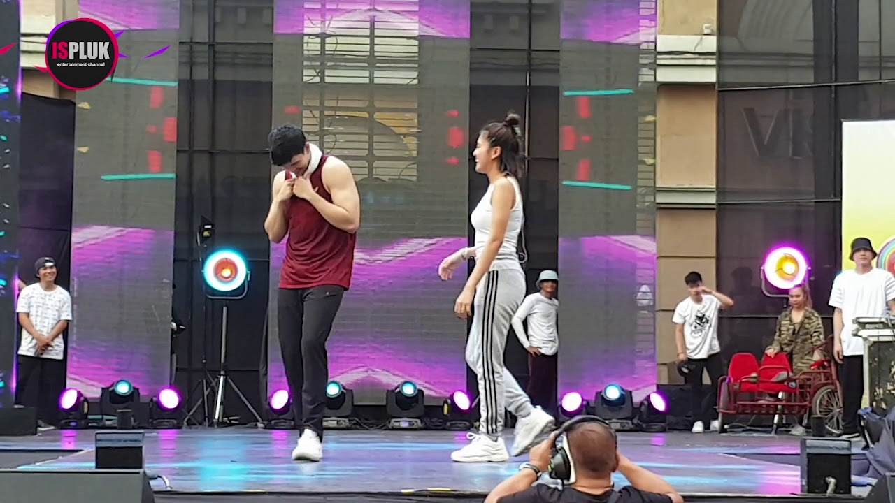 Garbeee!  Super kilig sina Julie Anne San Jose at Reyver Cruz