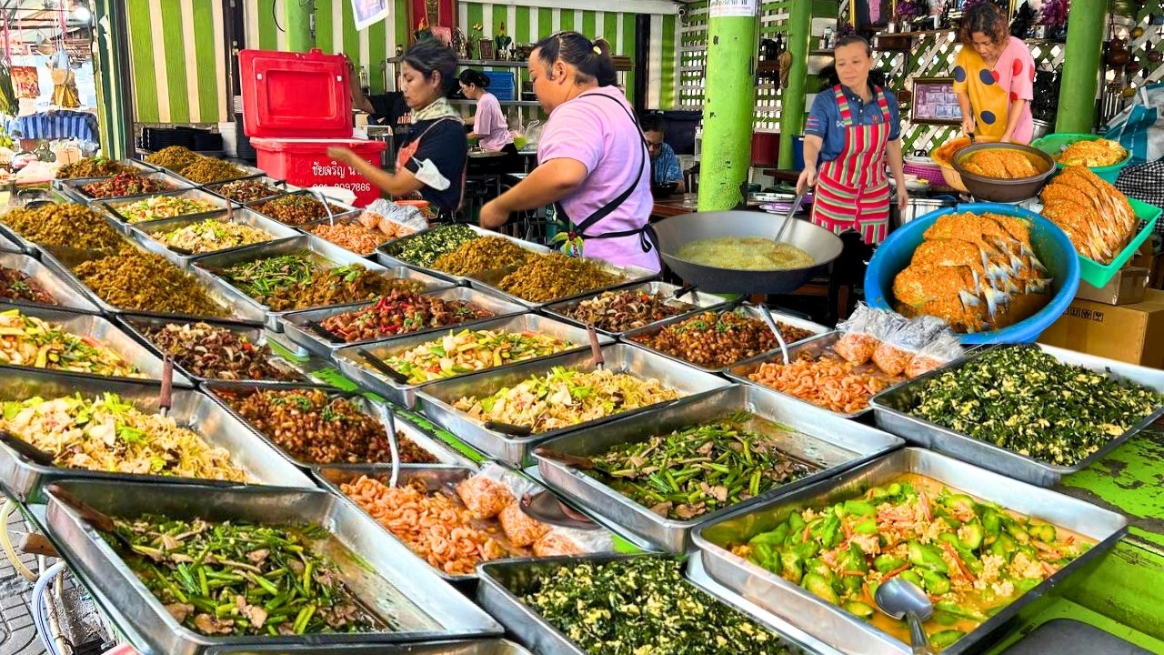 Sold Out! Grandma with 40 Years of Experience Cooks 50 Types of Thai Curries | Thai Street Food