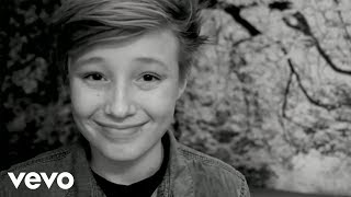 Vignette de la vidéo "Isac Elliot - New Way Home (Official Lyric Video)"