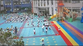 Teachers escort children to evacuate orderly after quake in Sichuan