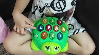 Trên tay em Melody the Musical Turtle của hãng LeapFrog