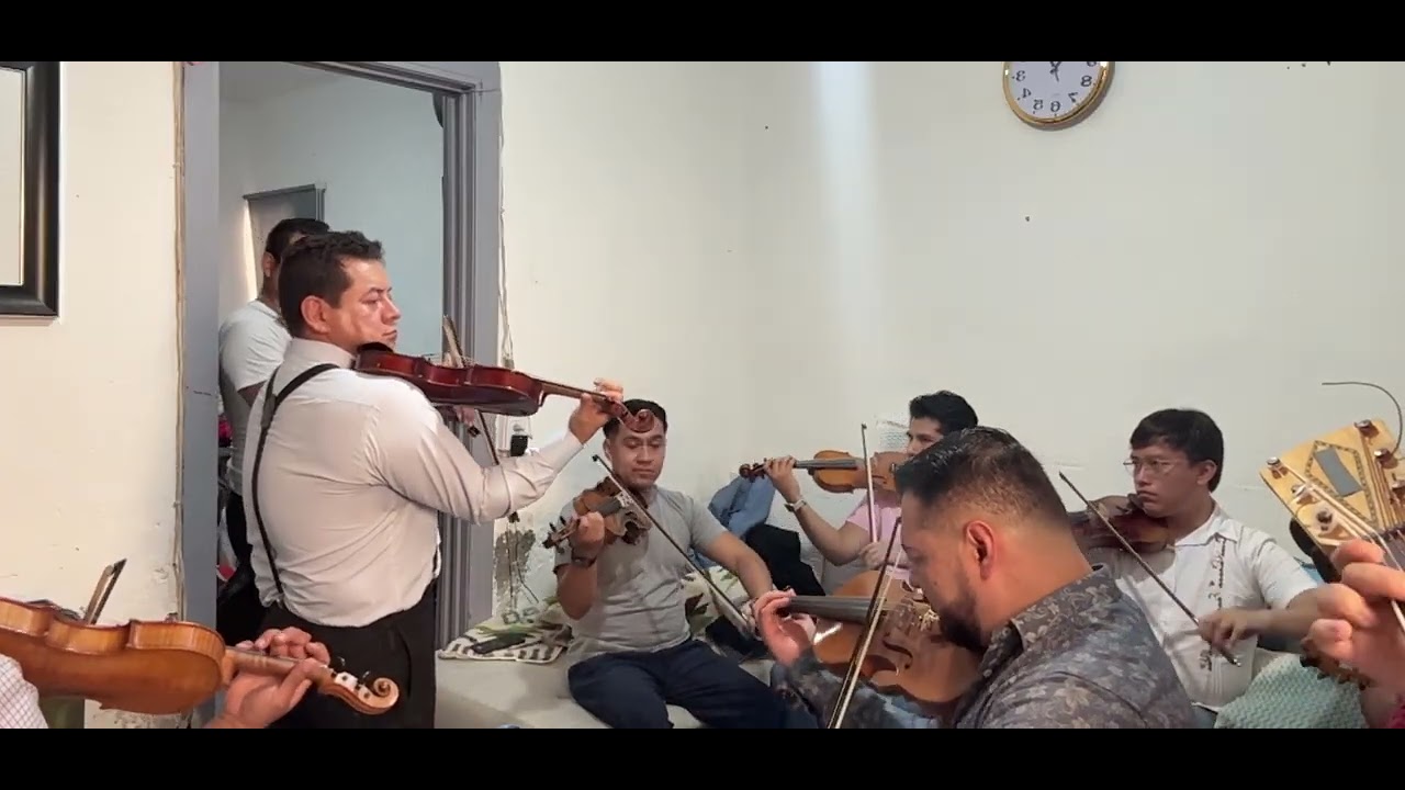 Lindas mexicanas con el Mariachi Herencia de México 