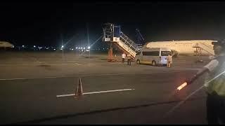 parkir pesawat malam hari