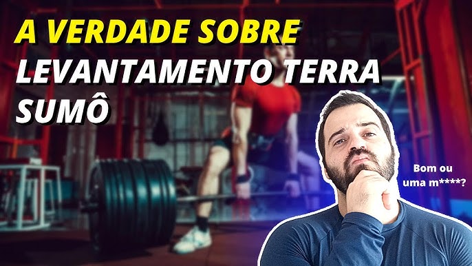 LEVANTAMENTO TERRA SUMÔ - 3 DICAS PARA FAZER CERTO  O Levantamento Terra  sumô tem uma variação mais prática em relação à barra que é através da  utilização de um haltere posicionado