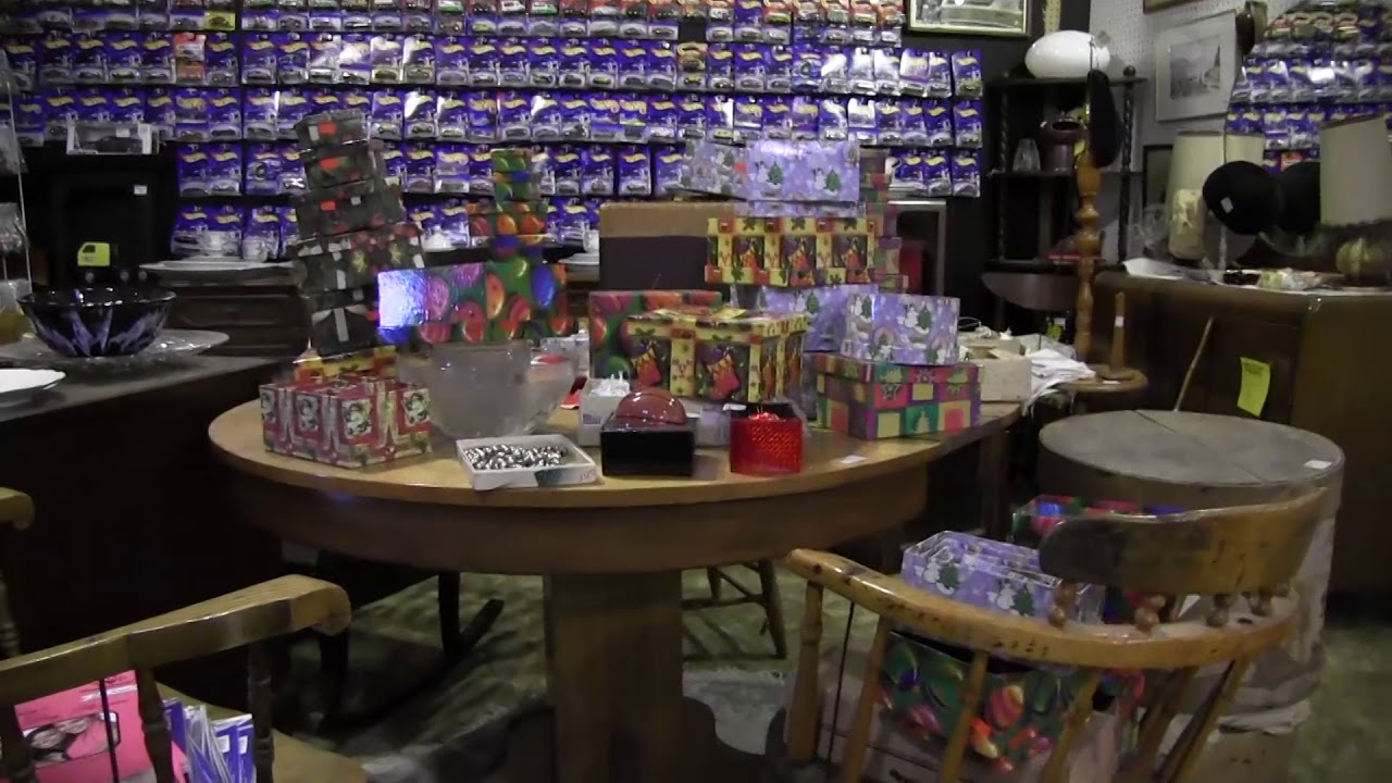 SAM Strathroy Antique Mall find a table cut it down into a coffee table Video