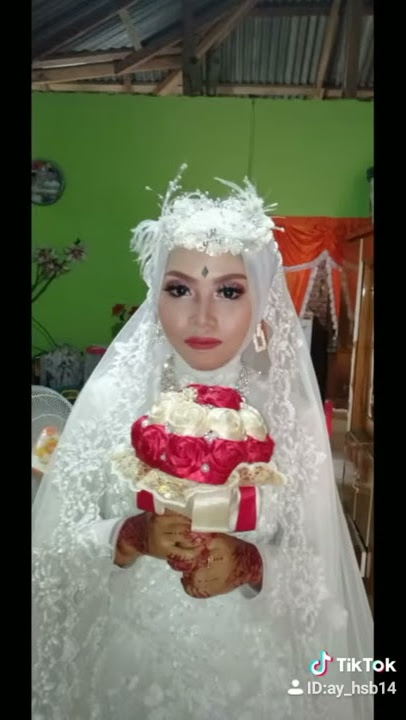 pengantin tomboy nan kaku....