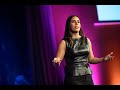 El entorno que promete salvarte puede llegar a destruirte | Soraya Nárez | TEDxValencia