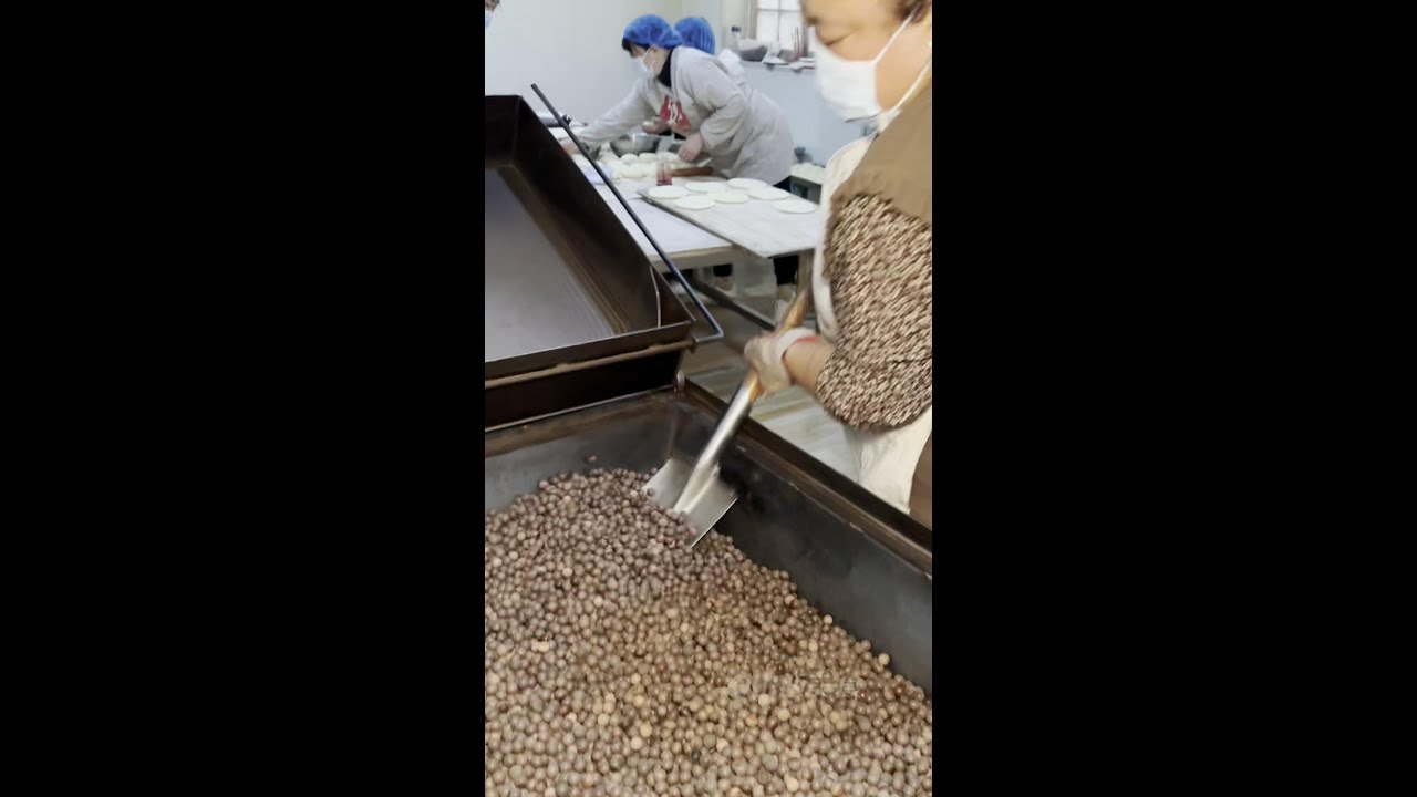 Shi Zi Bing, a special snack in Yicheng, Shanxi Province, is a delicious food made of stones. Do yo