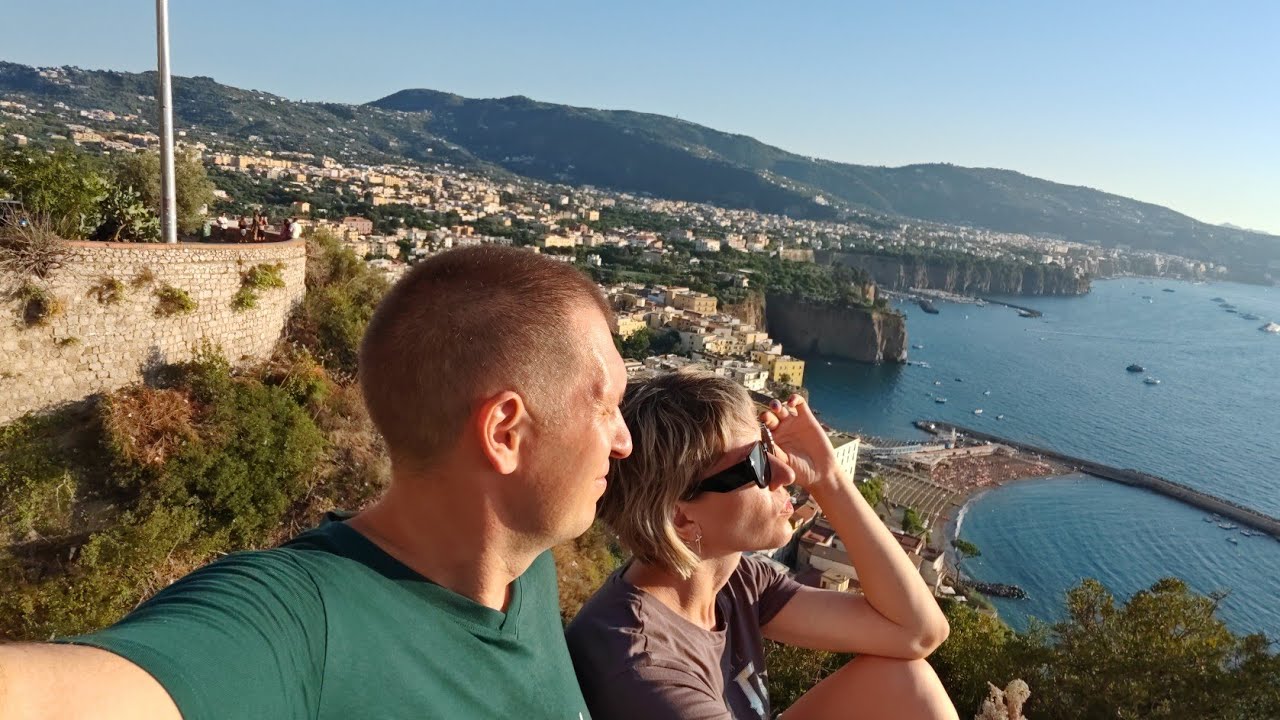 Итальянские каникулы 2024. Сорренто. Обзор города и местного рынка, Набережной, дегустация Лимончело