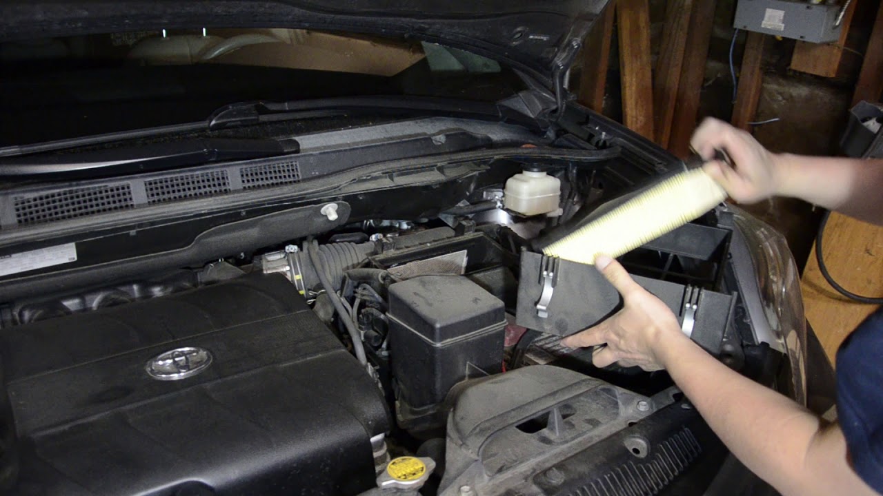 [DIY] Air Filter Change on a 2011 Toyota Sienna - YouTube