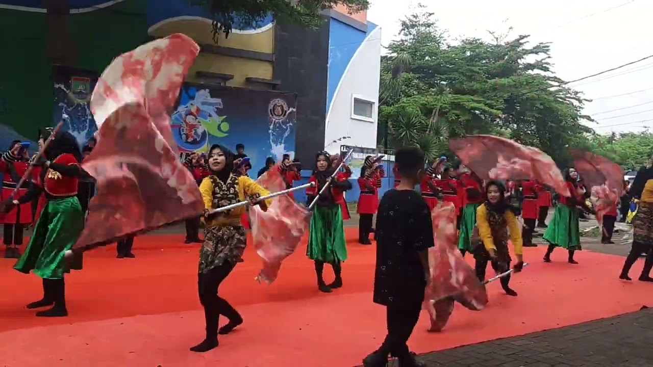 Juara 1 umum green waterpark marching show band smpn 11 kota serang
