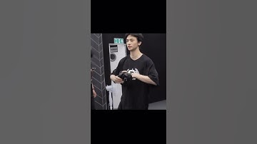 baseball player hyunjin⚾️🫶🏽~ 🎬SKZ-TALKER GO! Season 5 Ep.28 LONDON #hyunjin #현진