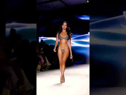 Очаровательная МОДЕЛЬ В БИКИНИ | Подпишись! #shorts #девушка #бикини