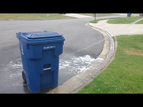 How to Clean your Outside Trash Can | The Cleaning Series💢 - YouTube