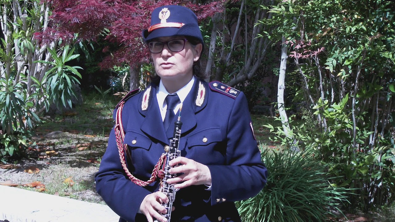 Suona le note della legalità "l'oboe" YouTube