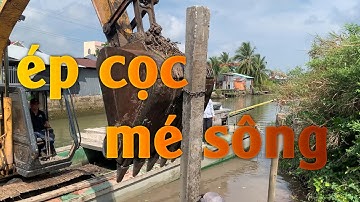 Ép cọc bê tông xây bờ kè mé sông