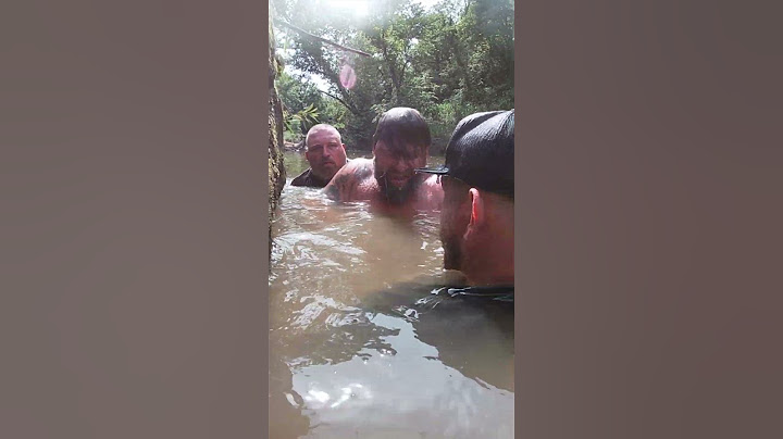 ALASKA MAN CATCHES HUGE CATFISH WITH HIS BARE HANDS!!! WHAT A GRAB!