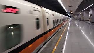 本人高鐵迷親自拍攝112部高鐵列車/本頻道2505部台灣高鐵1547次700T型高鐵區間車往台中115/6/18高鐵南港站出站高鐵司機跟我揮揮手