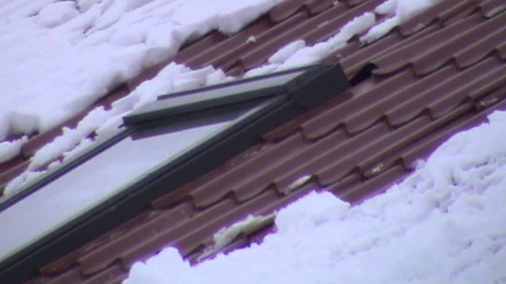 Монтаж мансардного окна в готовую кровлю 9 - YouTube