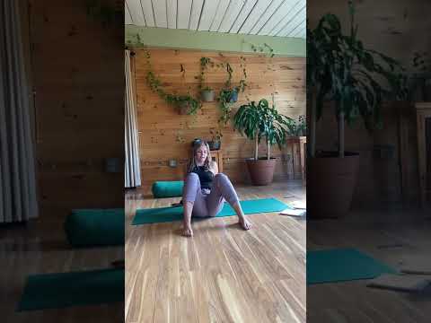 Morning Yoga Flow - Strengthen + Stretch