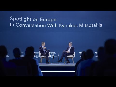 Συζήτηση του Πρωθυπουργού Κυριάκου Μητσοτάκη με τον αρχισυντάκτη του Bloomberg, John Micklethwait