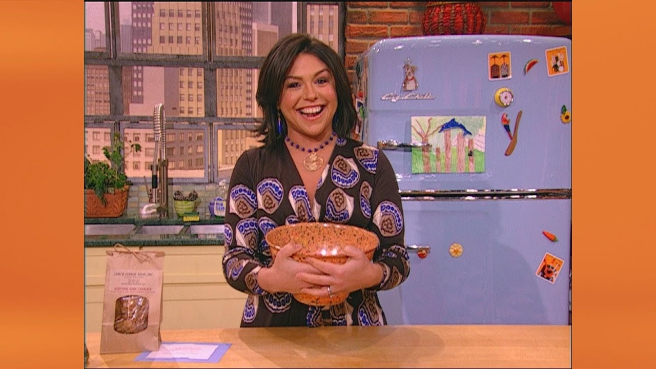 Season 2 Throwback: Watch Rach Show Off Her New Garbage Bowl + Moppine Kitchen Tools | Rachael Ray Show