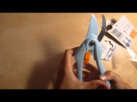 Fiskars Inspiration Bypass Pruner Lucy - YouTube