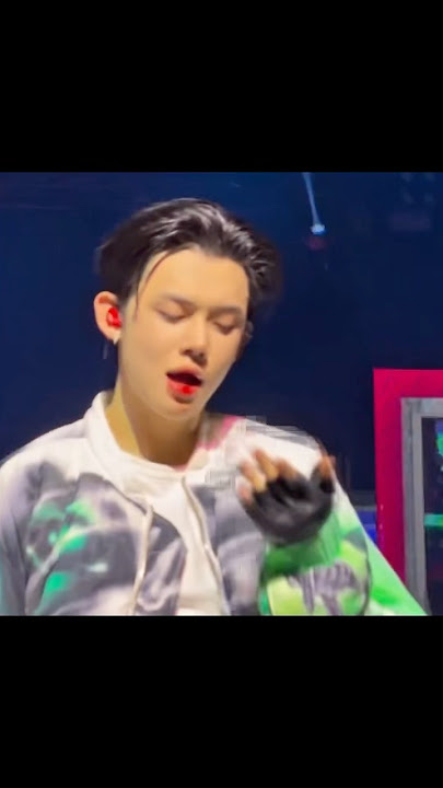 [TXT] YEONJUN’s lips bleeding and he looks so hot wiping it 😭