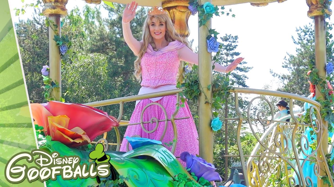 Disney Princesses Cavalcade with Aurora, Ariël, Jasmine, Merida & Belle - Disneyland Paris 2021 ✨