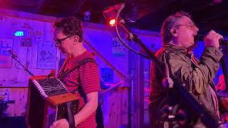 They Might Be Giants - &quot;Drink!&quot; (2022-09-20 - Daryl&#39;s House Club, Pawling, NY)