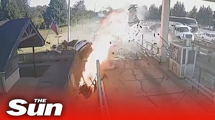 Video merekam momen mengejutkan kecelakaan fatal di gerbang tol di Chili