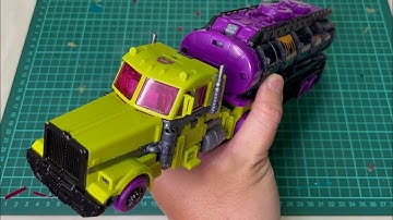 Transformers Legacy: Evolution G2 Universe Toxitron(Alt mode to Robot mode)