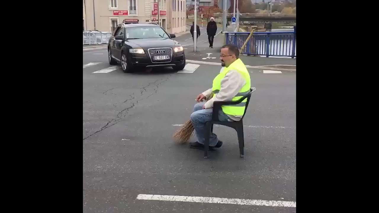 Eric Le Gilet Jaune Solitaire De Montlucon Youtube Eric Le Gilet Jaune Solitaire De Montlucon Youtube