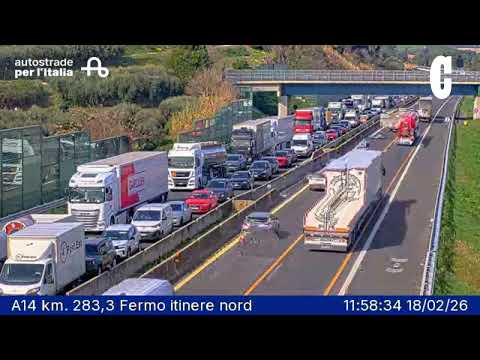 Video Incidente nel solito tratto dell'A14: due feriti e autostrada chiusa