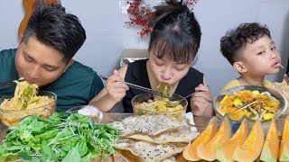 Lăn vào bếp nấu ngay món ăn đặc biệt siêu ngon Mì Quảng | A Phương Da Đen ăn nguyên tô chà bá bự