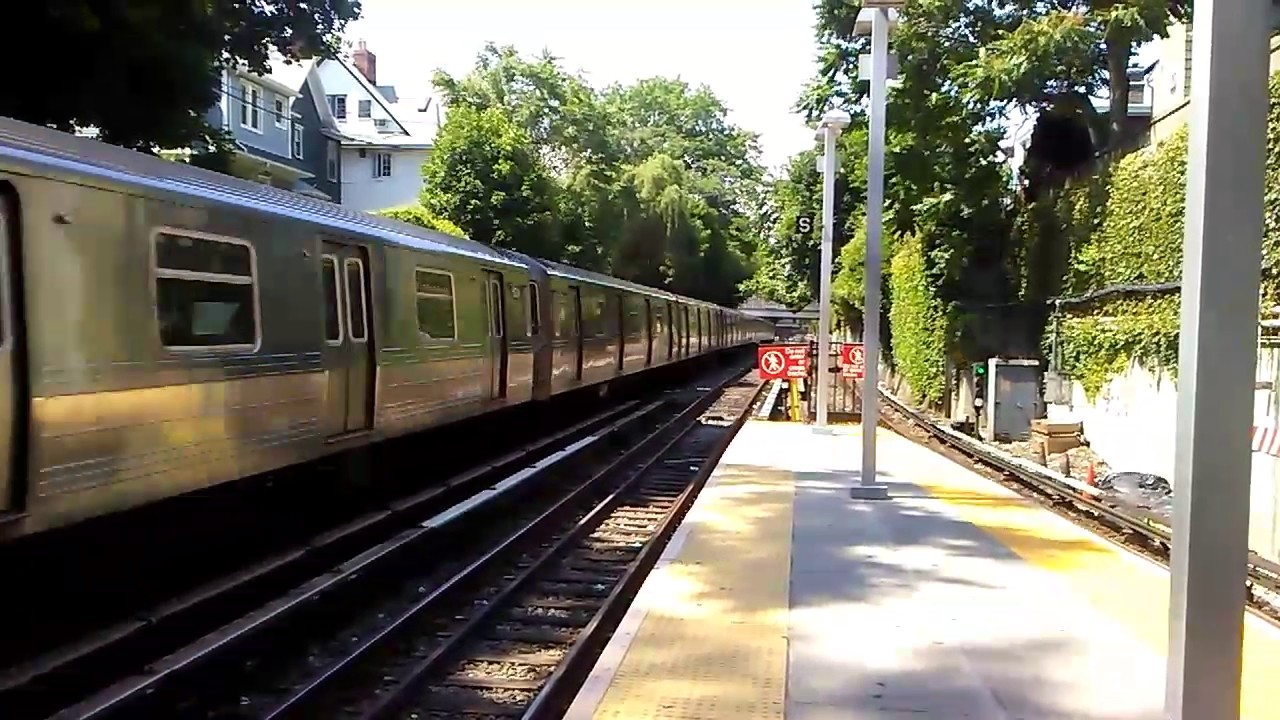 R68a B train and r160 Q train @ Newkirk Plaza - YouTube
