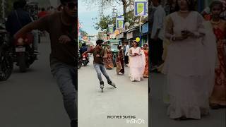Publicrection 😱🤗 Girl's ride on the rode !! #skating#skateflow #rollerskating#viralvideo #shortsfeed