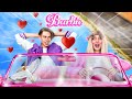 A BARBIE GANHOU VIDA! A Barbie e o garoto mais popular duelam na vida real, por La La Lândia