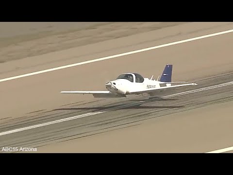 Vidéo: Un avion peut-il atterrir sur le ventre ?