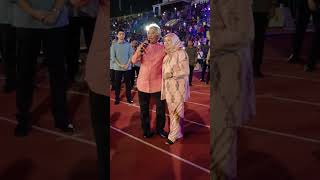 Agong nyanyi lagu Butakah Cinta pada Sambutan Jubli Emas stadium Darul Makmur Kuantan