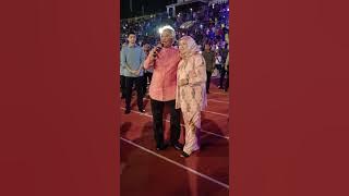 Agong nyanyi lagu Butakah Cinta pada Sambutan Jubli Emas stadium Darul Makmur Kuantan