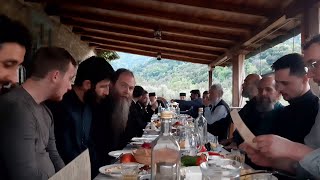 Vechi și nou în Athos - Cântări la masă, mijloace de transport