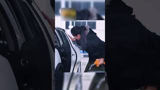 Она не понимает как заправить машину 💁‍♀️🚘⛽️