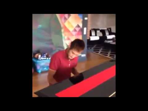 Neymar plays Piano