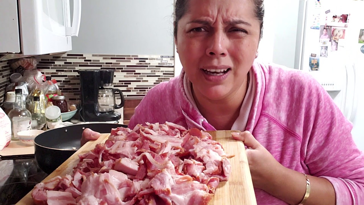 Agregando el tocino al sopon de frijoles🥓🥓 el salvador airport