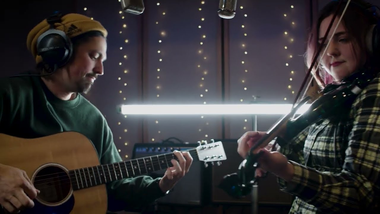 The Infinite Daisy Chains - "Better Off" (Unplugged) at Amplify